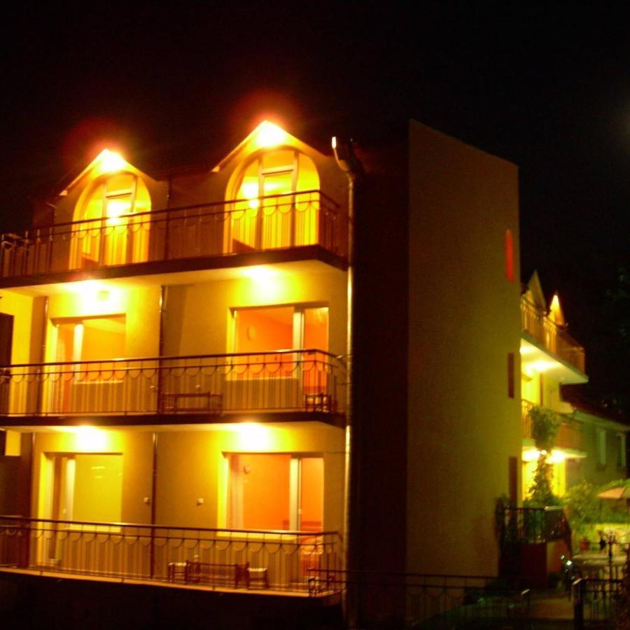 Familly Hotel Randevu Kranevo Bagian luar foto